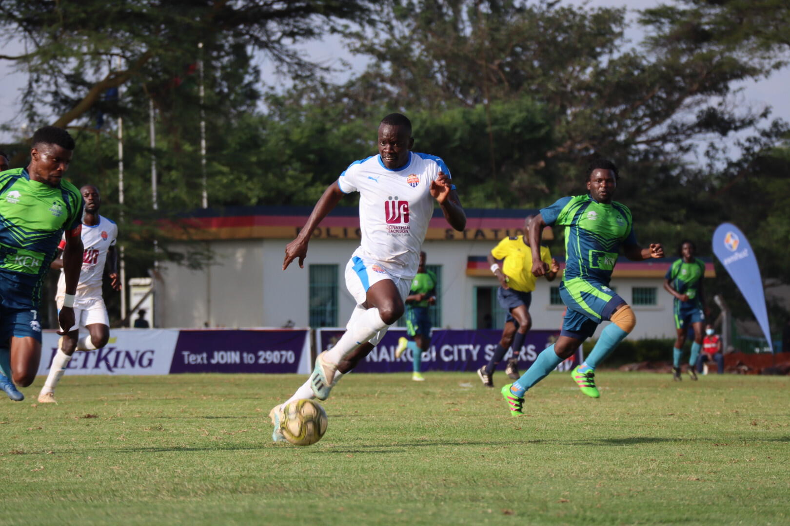 City Stars stopper Kenedy Onyango keeps vigil against two KCB opponents as the two faced off at Kasarani on Fri 4 Dec 2020 in a 2nd round premier league game. KCB won 1-0