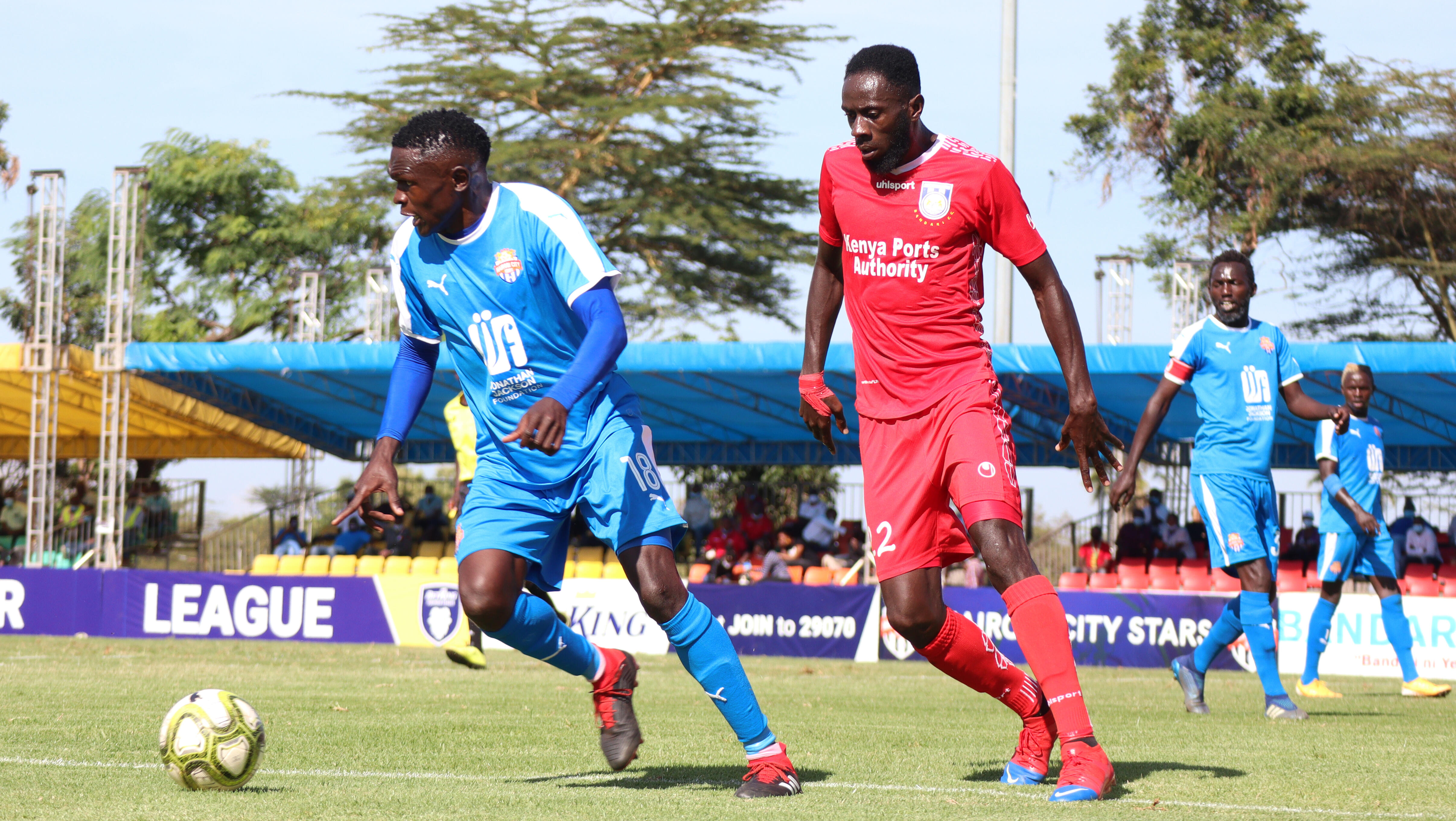 Sven Yidah up against Bandari's Collins Agade on Fri 11 Dec during FKF Premier League round 3 game at Kasarani. City Stars won 2-0