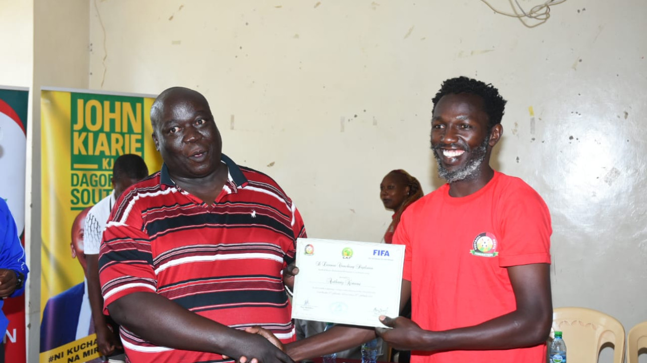 Muki receives his CAF 'D' Coaching Diploma certificate from Nairobi NEC member Mike Majua in Dagoretti on Fri 24 Jan 2023