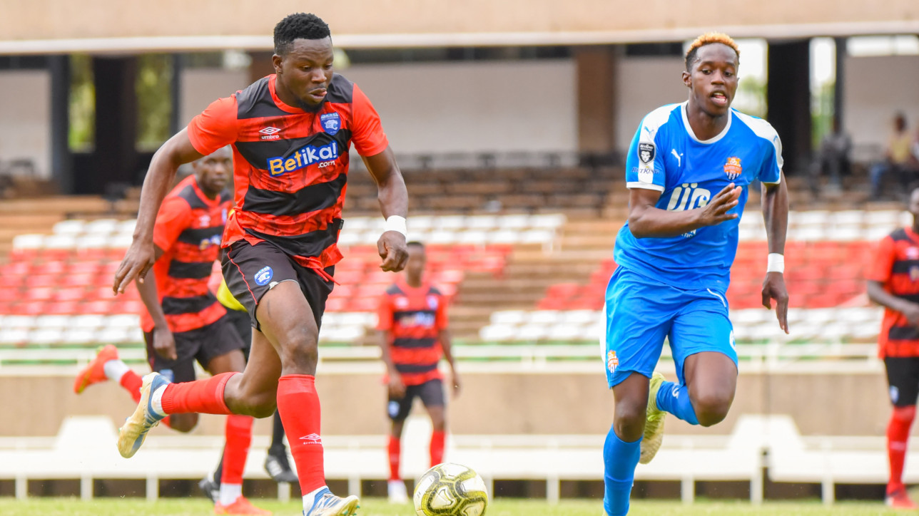 Nairobi City Stars defender Ronney Kola keeps his eye on AFC Leopards forward Ojo Olaniyi during a Premier League game on 4 Jan 2023 in Kasarani Main Stadium. 