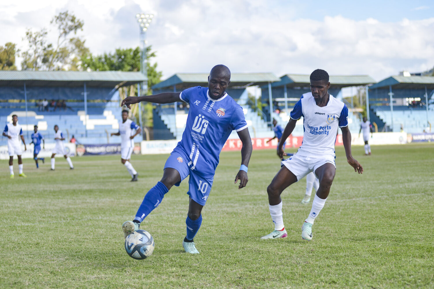 Dennis Oalo up against Bandari during an FKF Matchday 10 in Machakos on sat 30 Nov 2024