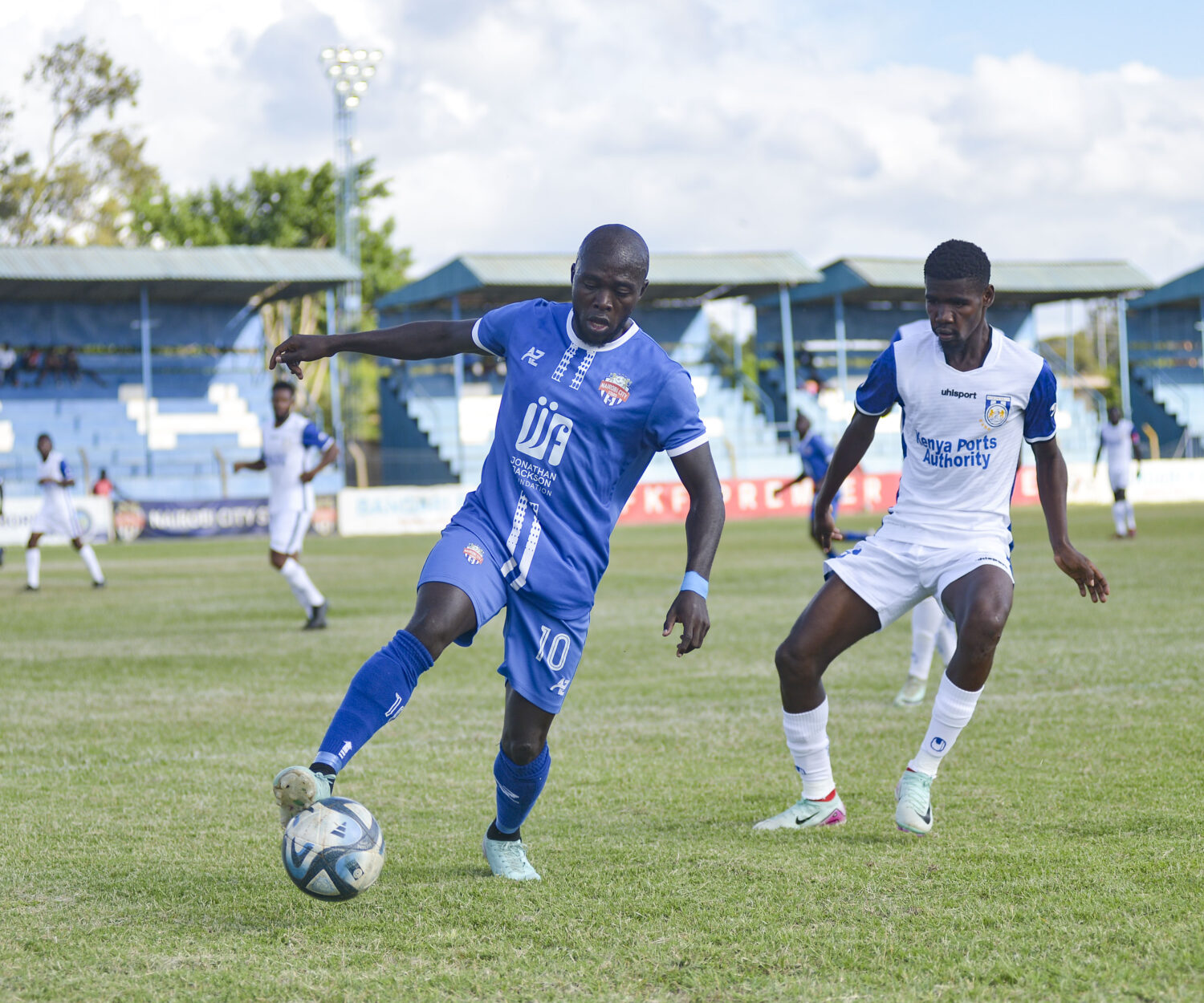 Dennis Oalo up against Bandari during an FKF Matchday 10 in Machakos on sat 30 Nov 2024